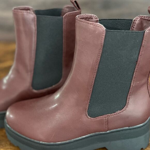 Mia Chelsea Lug Boot in Burgundy, Size 6.5. New!!! - Picture 13 of 15